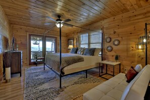 3 bedrooms, desk, iron/ironing board, travel crib