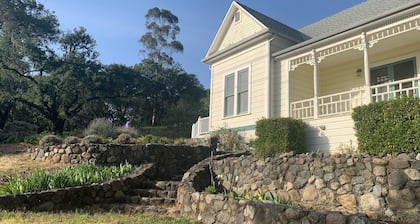 Charming Farmhouse in the heart of Alexander Valley