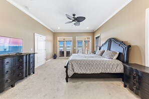 4 bedrooms, iron/ironing board, bed sheets