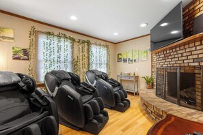 Interior - Golfer's Retreat *hot tub* *arcade* *spa* (Rockford)