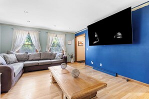 Téléviseur, foyer, bureau