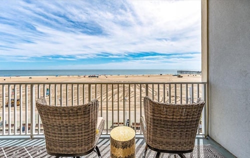 ⭐️Luxury Belmont Towers 402 Direct Ocean Front Pool Gym⭐️