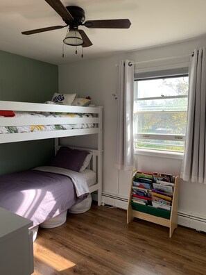 4 bedrooms, WiFi - Cozy open concept home, walking distance to Canada Games grounds (Charlottetown)