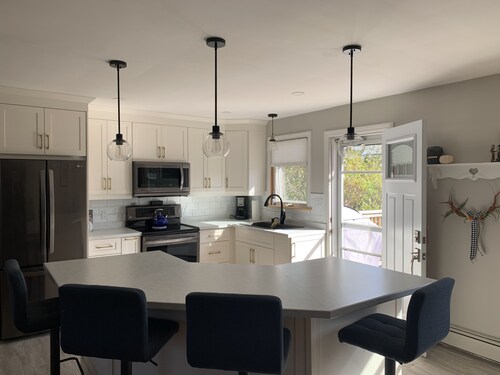 Cozy open concept home, walking distance to Canada Games grounds