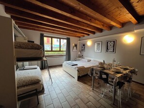 1 camera, ferro/asse da stiro, Wi-Fi, lenzuola