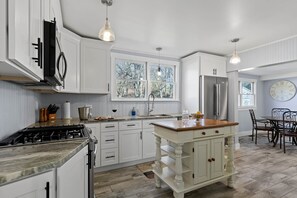 Fridge, microwave, oven, stovetop - 1900 Farmhouse (Whitwell)