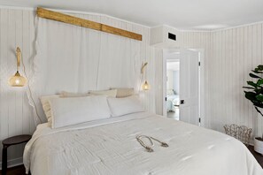 5 bedrooms, in-room safe, desk, iron/ironing board