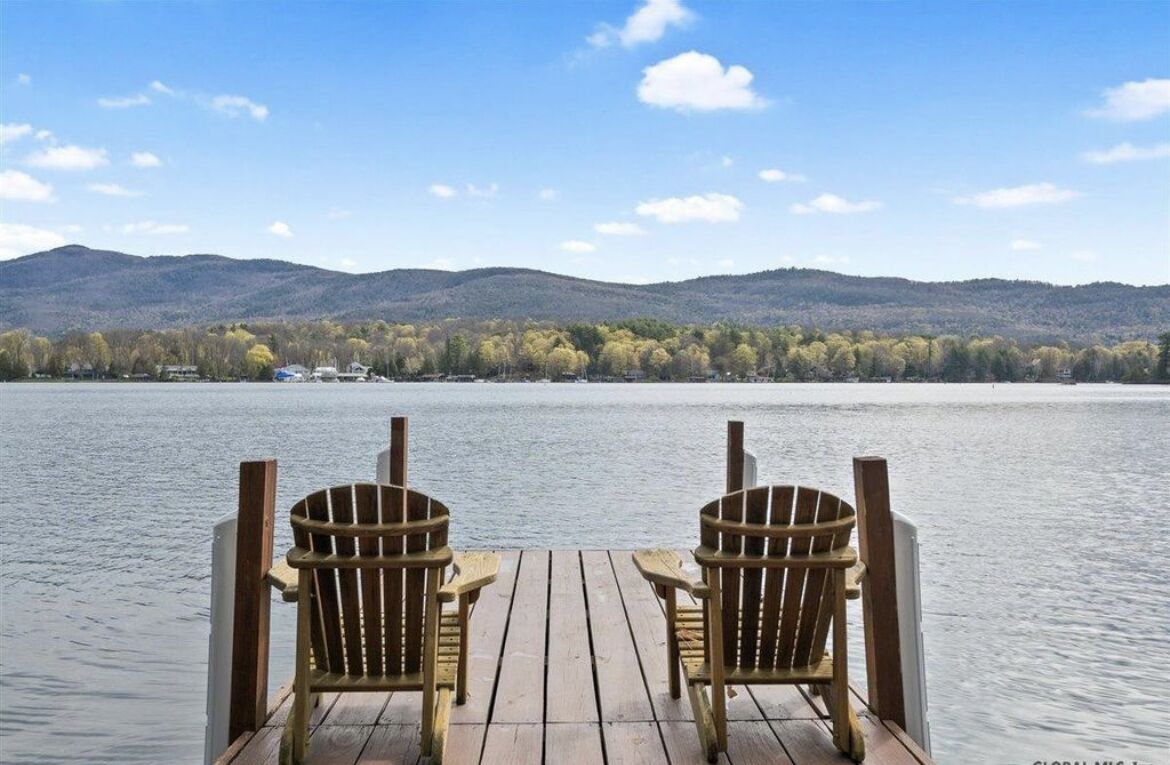 Beautiful Lakeside Home on Quiet Bay