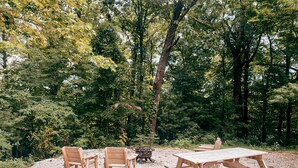 A picnic setup with wooden benches and a table in a forested area. - Lumber Lodge RRG - COMFY WOODSY STAY - in RRG/Auxier (Pine Ridge)