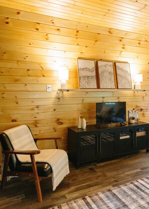 Interior - Lumber Lodge RRG - COMFY WOODSY STAY - in RRG/Auxier (Pine Ridge)