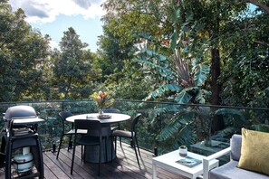 Outdoor dining - Bondi Beach Premium Hideaway - Walk to beach (Bondi Beach)