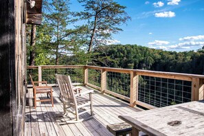 Terrace/patio - Cliffside Cabin, 50 Acres Near Red River Gorge (Beattyville)
