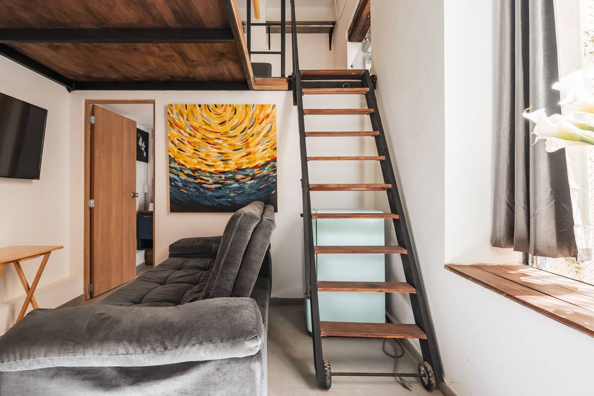 Fernando Andriacci (Private Loft) | Premium bedding, in-room safe, blackout drapes, WiFi (free)