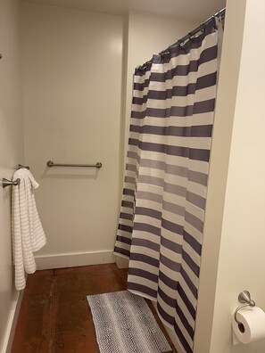 Ducha y bañera combinadas y secador de pelo