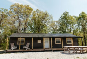 Outdoor dining - Boone's Bluff RRG- HUMBLE COZY STAY w/ Firepit (Pine Ridge)