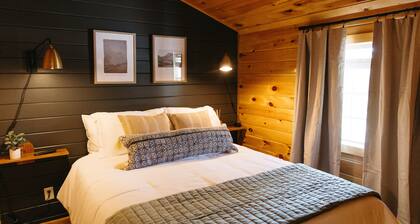 Boone's Bluff RRG- HUMBLE COZY STAY w/ Firepit
