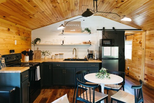 Boone's Bluff RRG- HUMBLE COZY STAY w/ Firepit