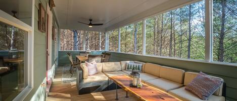 تناول الطعام بالخارج