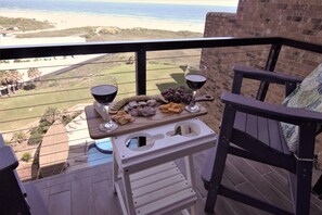 Outdoor dining - Split Level Pentouse with Floor to Ceiling Arched Window and Panoramic View of the Coast (Port Aransas)