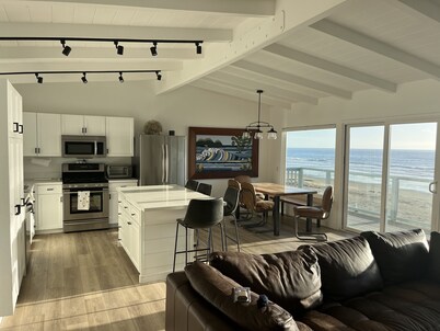 Oceanfront Cayucos Cottage on the sand