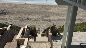 A staircase leading to a beach with a view of the ocean. - Oceanfront Cayucos Cottage on the sand (Cayucos)