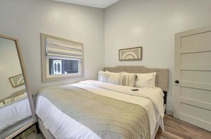 2 slaapkamers, een strijkplank/strijkijzer, reisbedje, wifi