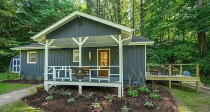 Charming bungalow with a hot tub, walking distance to downtown Nashville