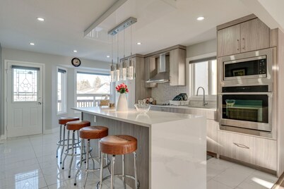 Rare find 6 bedroom 3 full bath newly renovated and new furniture and beds