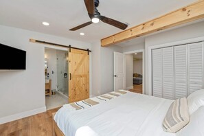 4 soverom, strykejern/-brett, reiseseng for barn og wi-fi (inkludert)