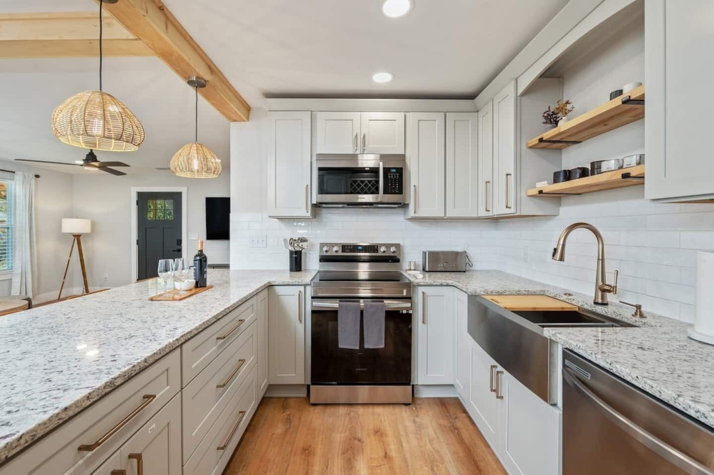 Fridge, microwave, stovetop, dishwasher