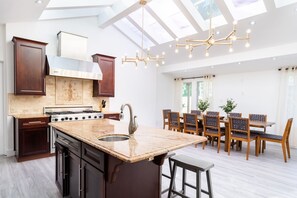 Fridge, microwave, oven, stovetop - Brentwood Pool/Spa Home Close to Everything! (Los Angeles)
