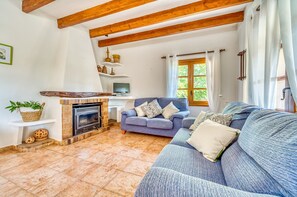 TV - Villa Navarro with swimming pool in Pollensa (Pollensa)