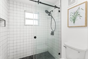Combined shower/tub, hair dryer, towels, toilet paper