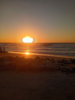 Sun-loungers, beach towels - San-D by the Sea (Surfside Beach)
