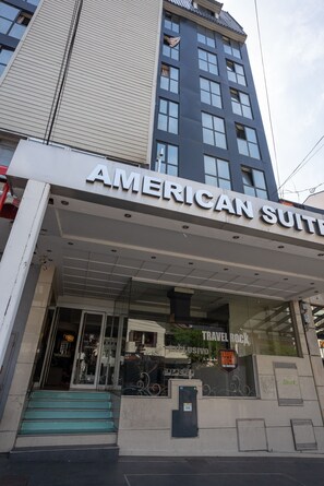 Property entrance - American Suites (San Carlos de Bariloche)