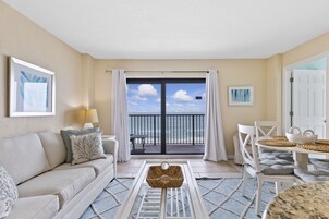 Serenity Suite 1002 | Living area | 45-inch LED TV with cable channels, TV