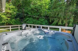 Bañera de hidromasaje al aire libre