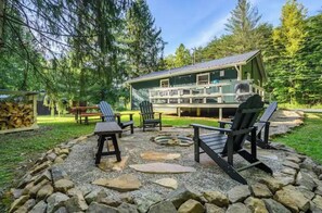 Property grounds - Creekside bungalow with a hot tub, walking distance to downtown Nashville  (Nashville)