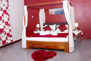 1 室のベッドルーム、デスク、WiFi