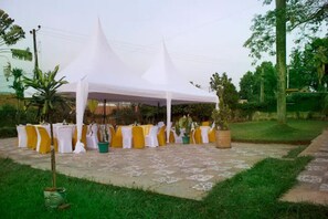 屋外バンケット スペース