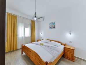 4 soverom, strykejern/-brett, internett (inkludert) og sengetøy