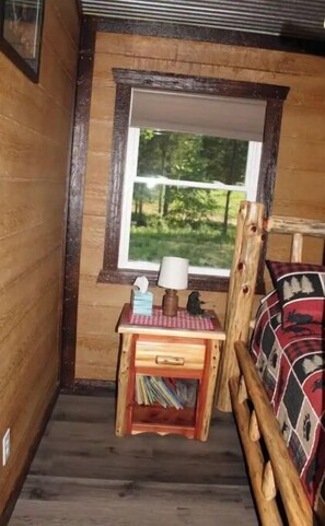 2 室のベッドルーム、WiFi (無料)、ベッドシーツ