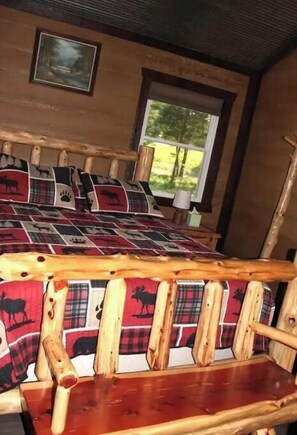 2 bedrooms, free WiFi, bed sheets - The Bear Den (Secluded in Amish Country and peaceful) (Peebles)