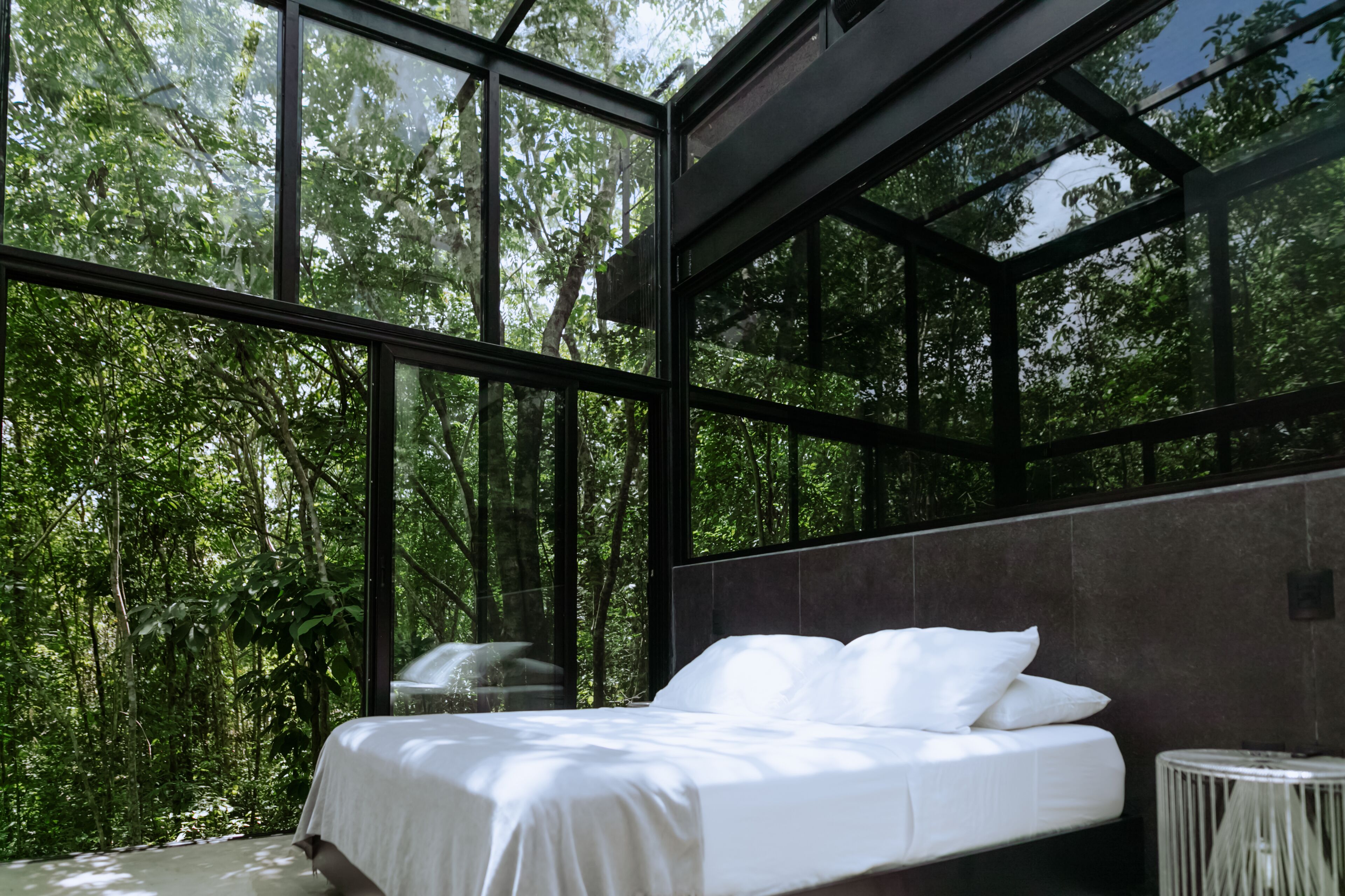 Hypo-allergenic bedding, desk, free WiFi, bed sheets