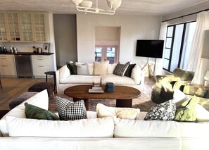 Smart-tv, pejs, bordtennisbord, printere