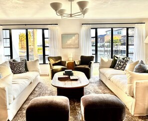 Smart-tv, pejs, bordtennisbord, printere