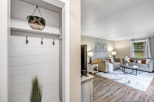 Titletown Retreat! Less than one mile to stadium.