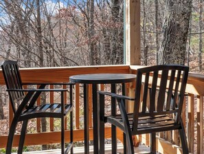 Outdoor dining - Mountain escape with hot tub (Cleveland)