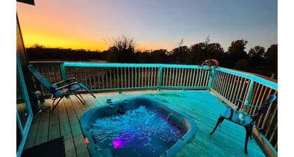 Lazy Spring Farm Star Gazing Hot Tub