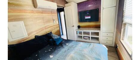 1 غرفة نوم ومكواة/لوح كي وواي فاي وملاءات أسرّة